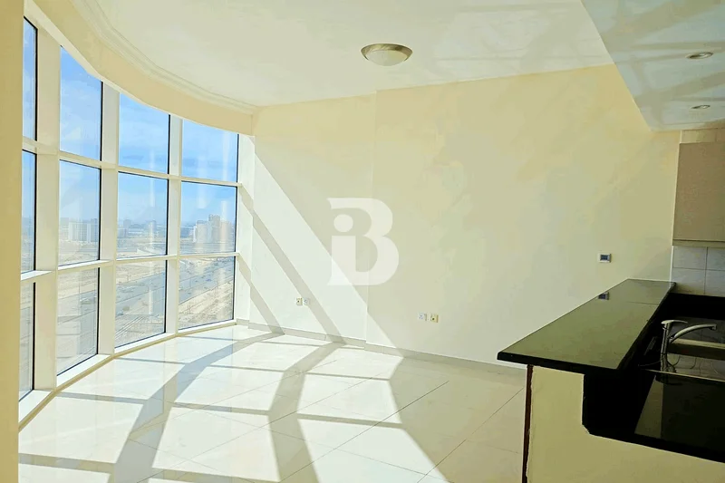إيجار عاجل | شقة واسعة | نوافذ زجاجية بالكامل63799234232707112