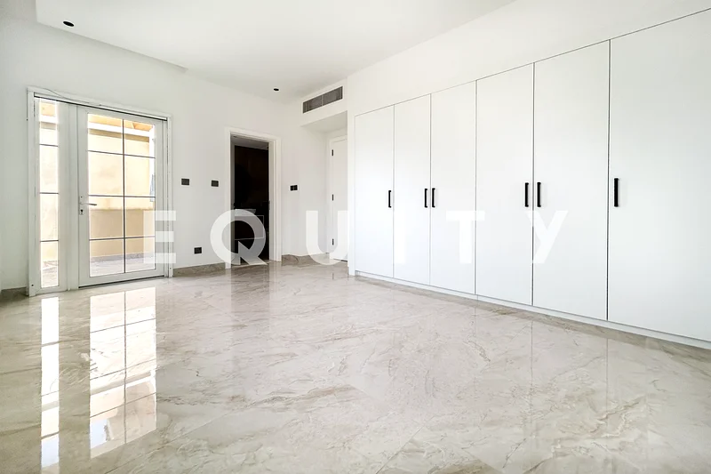 Upgraded | Vacant | Prime Single Row Location63920365207041112