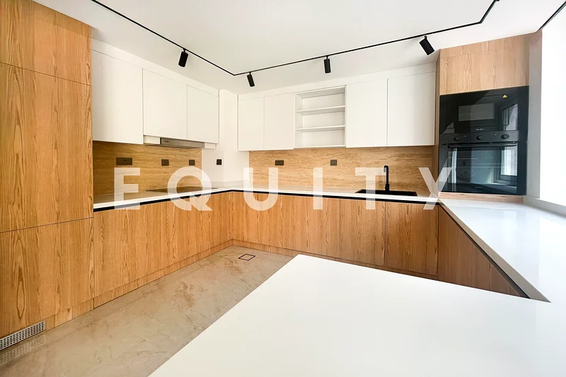 Upgraded | Vacant | Prime Single Row Location63920365207041114