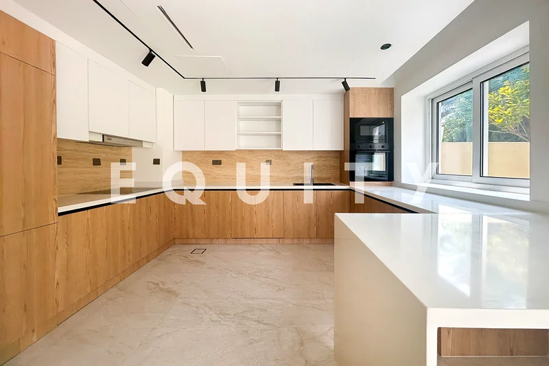 Upgraded | Vacant | Prime Single Row Location63920365207041113