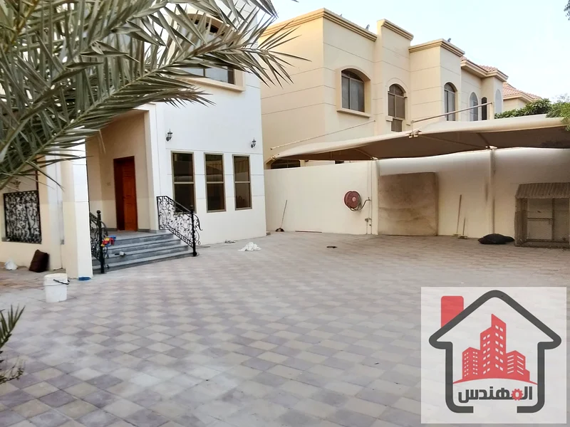 *فيلا عائلية للإيجار*  نحن سعداء بعرض فيلا عائلية للإيجار في موقع متميز في إمارة عجمان، منطقة المويهات 1، بالقرب من شارع الشيخ عمار.  تتميز الفيلا بتصميم رائع63712421046658111