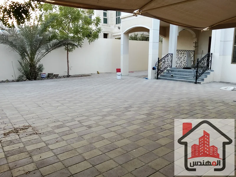 *فيلا عائلية للإيجار*  نحن سعداء بعرض فيلا عائلية للإيجار في موقع متميز في إمارة عجمان، منطقة المويهات 1، بالقرب من شارع الشيخ عمار.  تتميز الفيلا بتصميم رائع63712421046658110