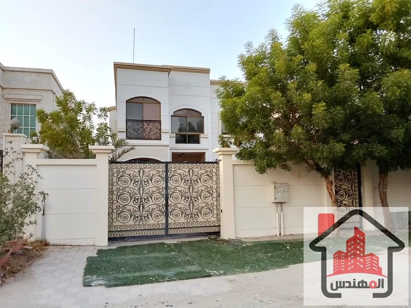 *فيلا عائلية للإيجار*  نحن سعداء بعرض فيلا عائلية للإيجار في موقع متميز في إمارة عجمان، منطقة المويهات 1، بالقرب من شارع الشيخ عمار.  تتميز الفيلا بتصميم رائع63712421046658112