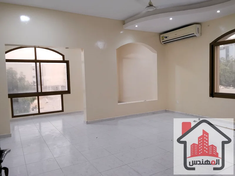 *فيلا عائلية للإيجار*  نحن سعداء بعرض فيلا عائلية للإيجار في موقع متميز في إمارة عجمان، منطقة المويهات 1، بالقرب من شارع الشيخ عمار.  تتميز الفيلا بتصميم رائع63712421046658114