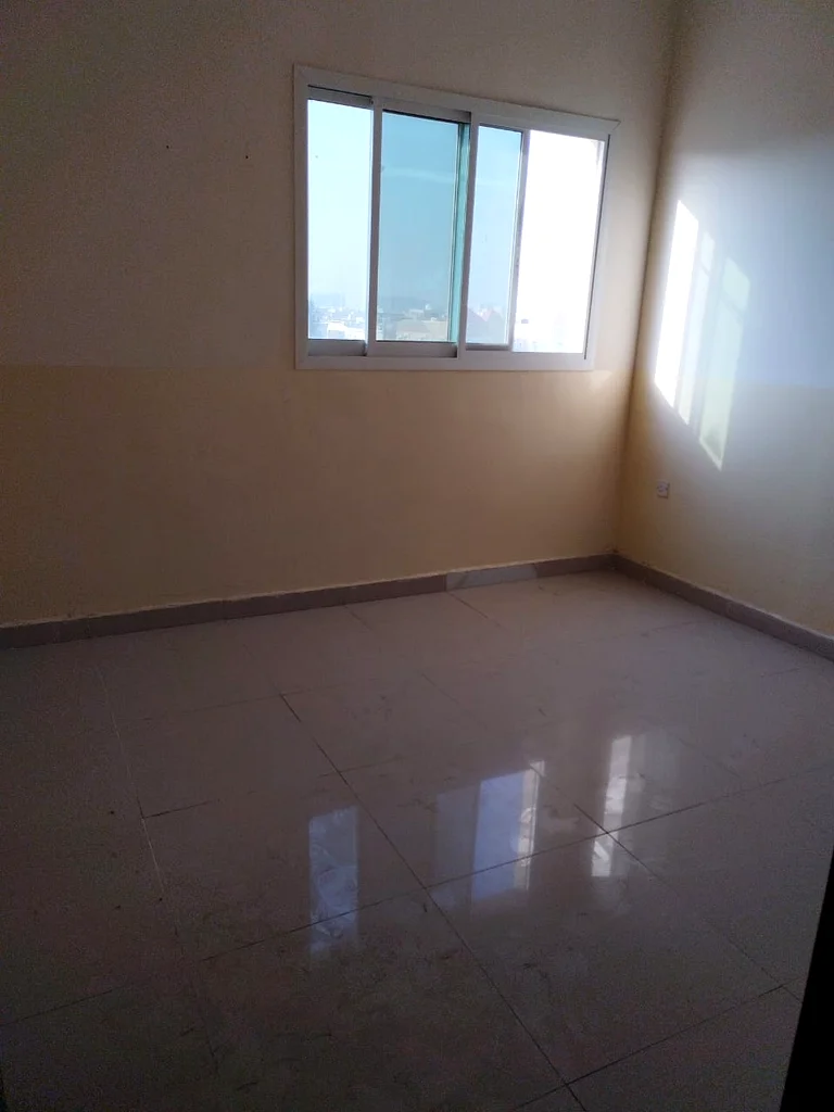 شقة واسعة مكونة من غرفتي نوم في المويحة63715484008193113
