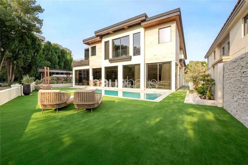 Exclusive | Turn-Key | Private | Lake+ Sunset View63926733917570110