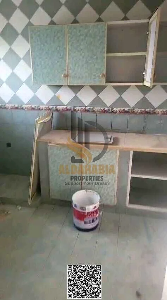 شقة للإيجار في الروضة 3 - بالقرب من شارع خليفة63719050836354114