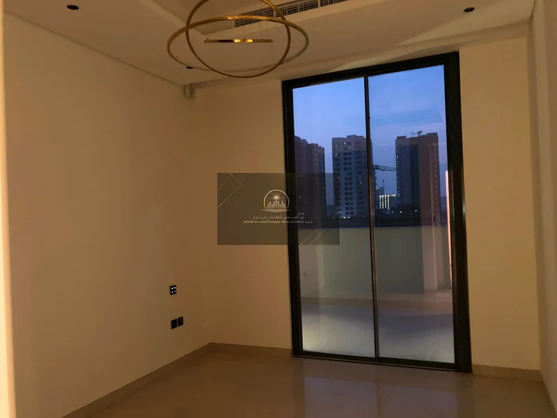 شقة واسعة 3 غرف نوم + خادمة + مستودع | البرشا الجنوبية 463780462490369112