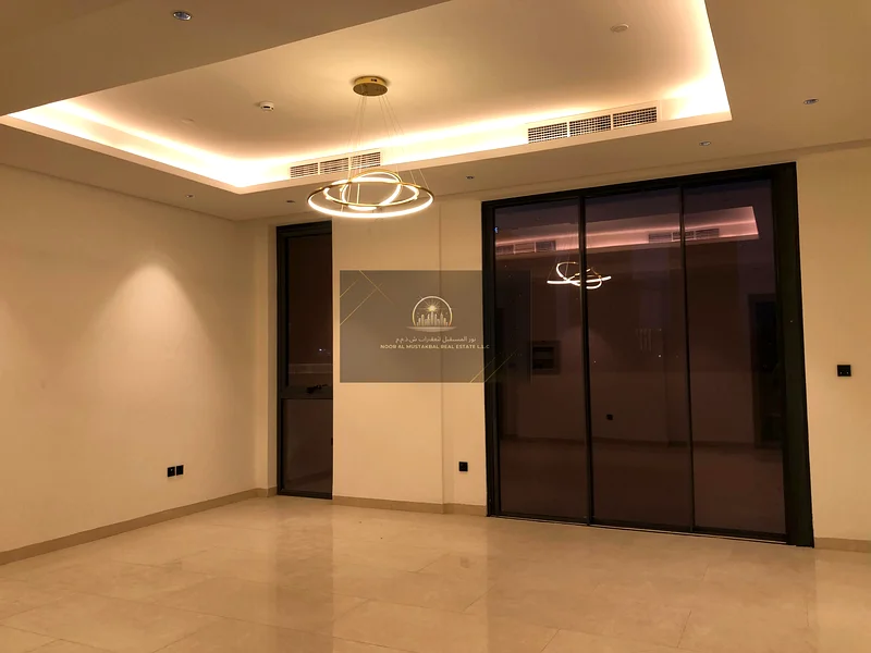 شقة واسعة 3 غرف نوم + خادمة + مستودع | البرشا الجنوبية 463780462490369114