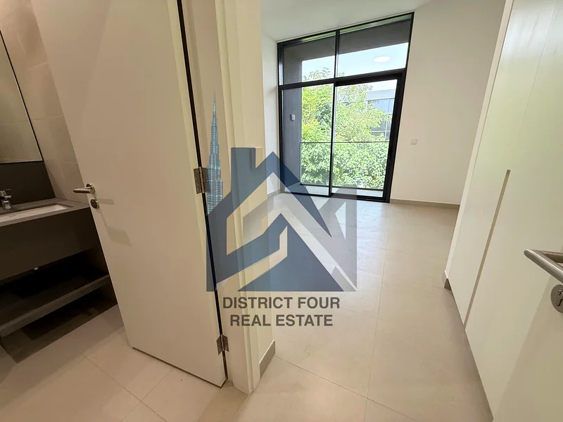 Deluxe 3-Bedroom Townhouse with Direct Garden Access | Green Community | Modern Community | Easy ac63699841812865113