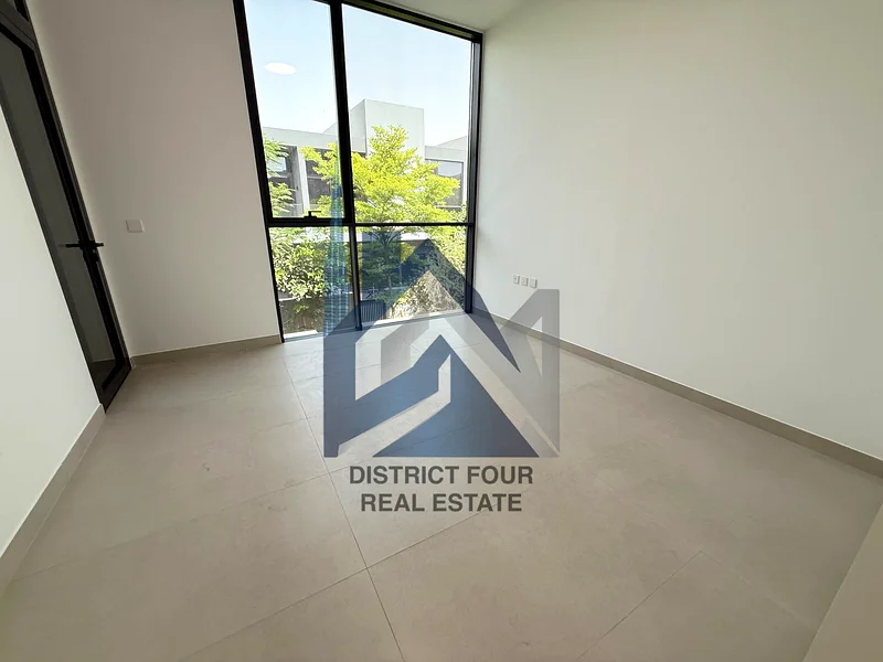 Deluxe 3-Bedroom Townhouse with Direct Garden Access | Green Community | Modern Community | Easy ac63699841812865114