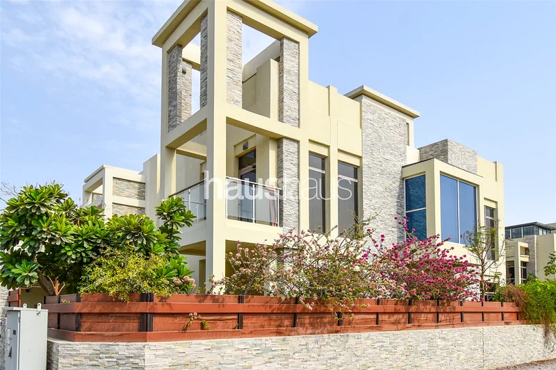 Extended | Upgraded | Corner Plot | Spacious63973859466242112