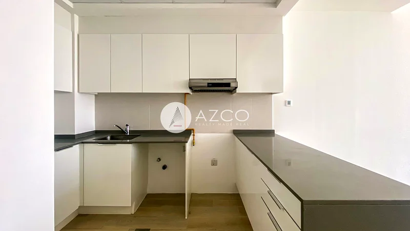 Bright and Spacious Unit | Modern | Vacant63780033083906114