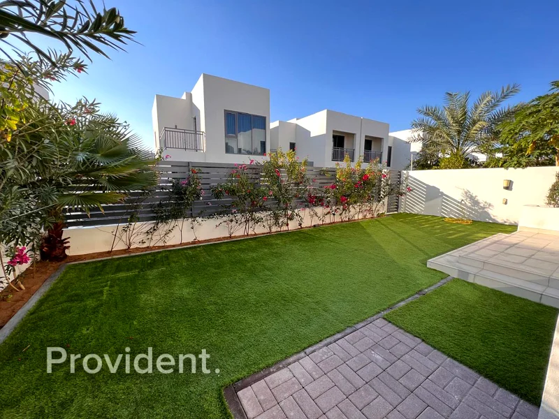 Close to Pool | Landscaped | Available June63761733352065112
