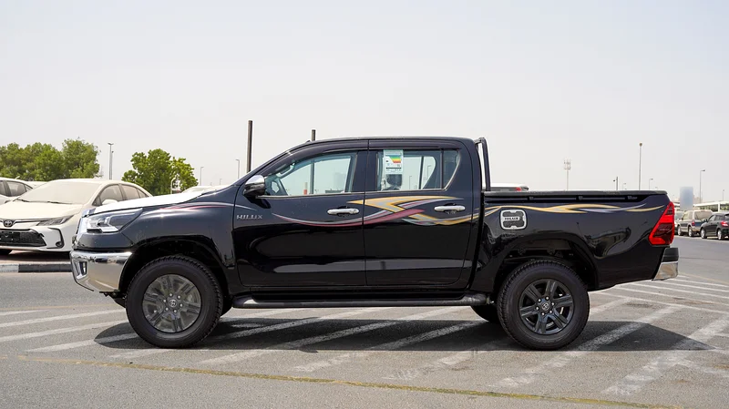 2025 TOYOTA HILUX SR5 2.7 A/T PETROL 4X4 GCC FULL OPTION63699053233025112