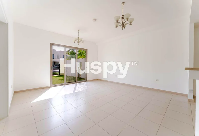 Vacant I Near Pool and Park I Single Row63950996679681114