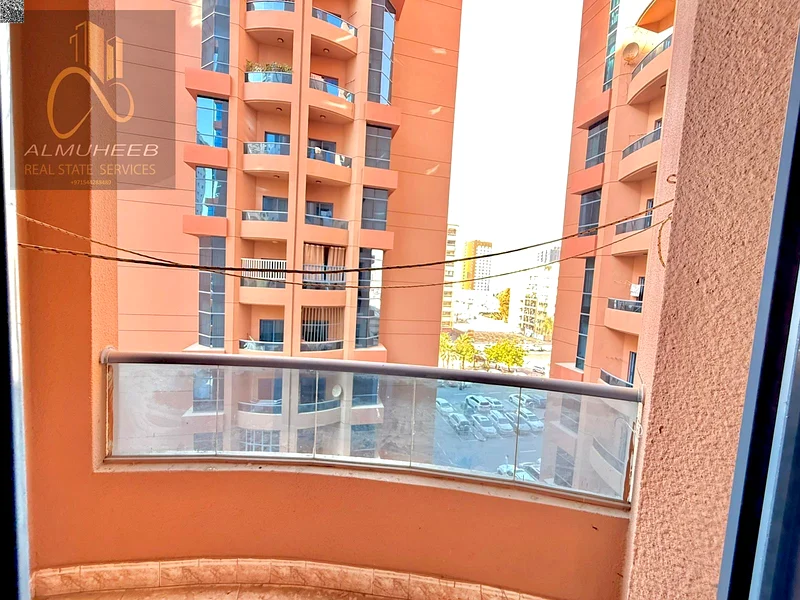 بمنظر رائع ومساحة كبيرة جدًا، وبسعر تنافسي، 3 غرف مع غرفة غسيل، وغرفة خادمة، وشرفتين63885248064641114