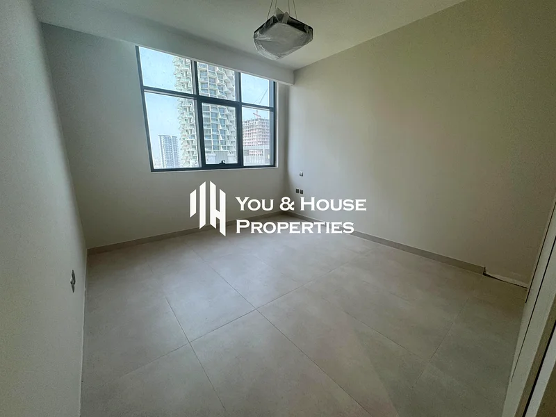 مبنى جديد بالكامل | طابق عالي | موقع متميز63784486681858110