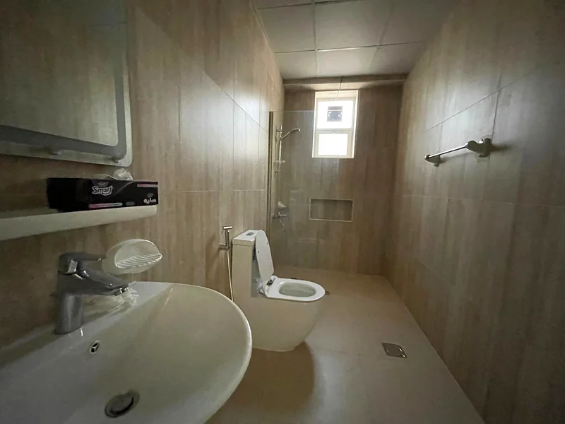 Two rooms, a hall with a balcony, three bathrooms63719147335809112