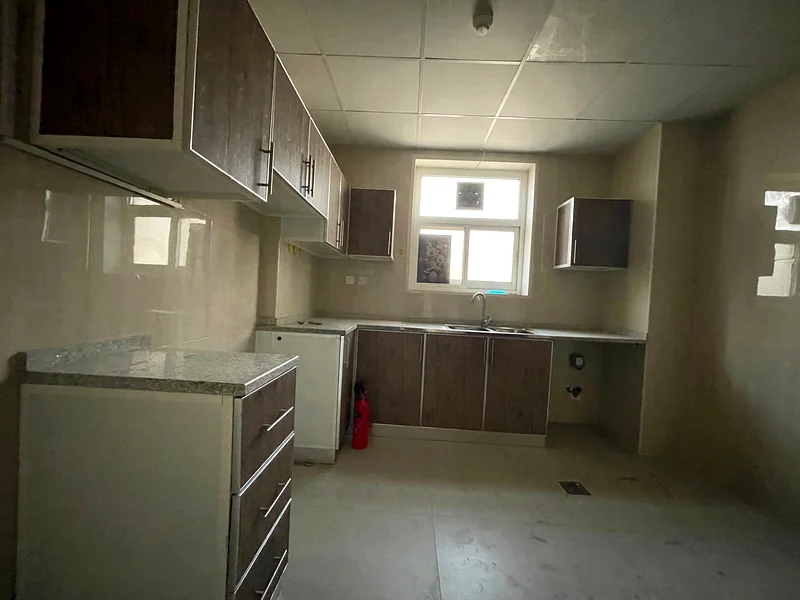 Two rooms, a hall with a balcony, three bathrooms63719147335809113