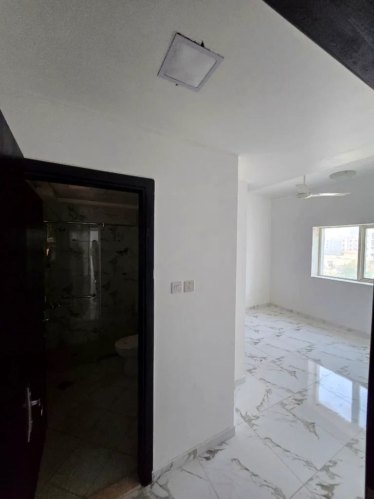 Two rooms, a hall with a balcony, two bathrooms, and built-in wardrobes63720507369730112