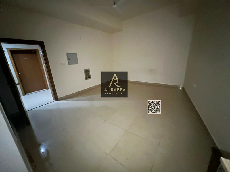 سعر جذاب - على شارع الشيخ عمار - مناطق واسعة - خروج سهل إلى دبي63711873420289111