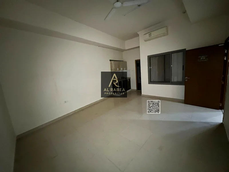 سعر جذاب - على شارع الشيخ عمار - مناطق واسعة - خروج سهل إلى دبي63711873420289110