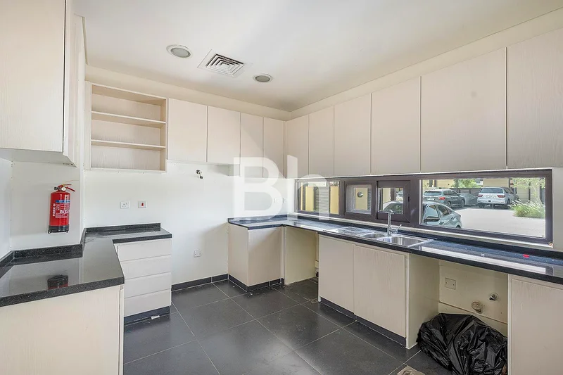 Exclusive | Facing Park | Ideal Location | THM163972758957827113