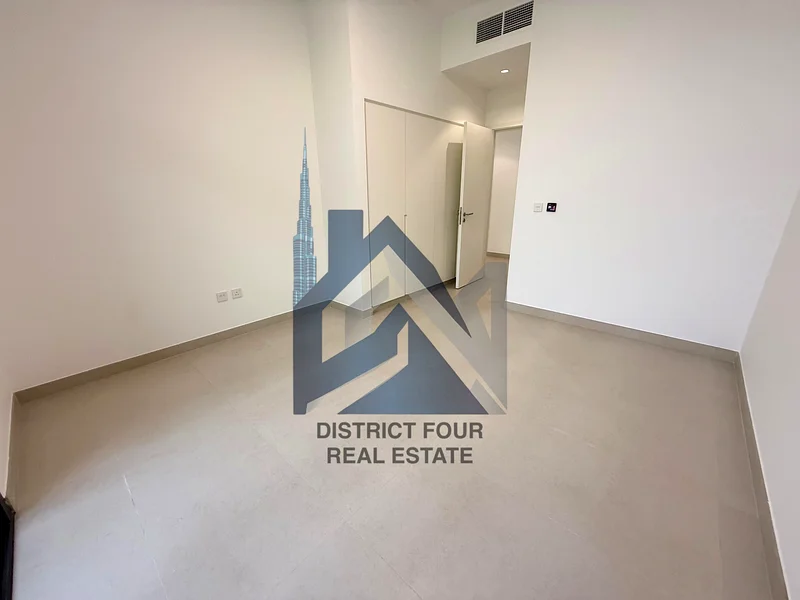 Architecturally Refined 3-Bedroom Townhouse | Private Direct Garden Access | Luxury Lifestyle | Kay63699841789825111