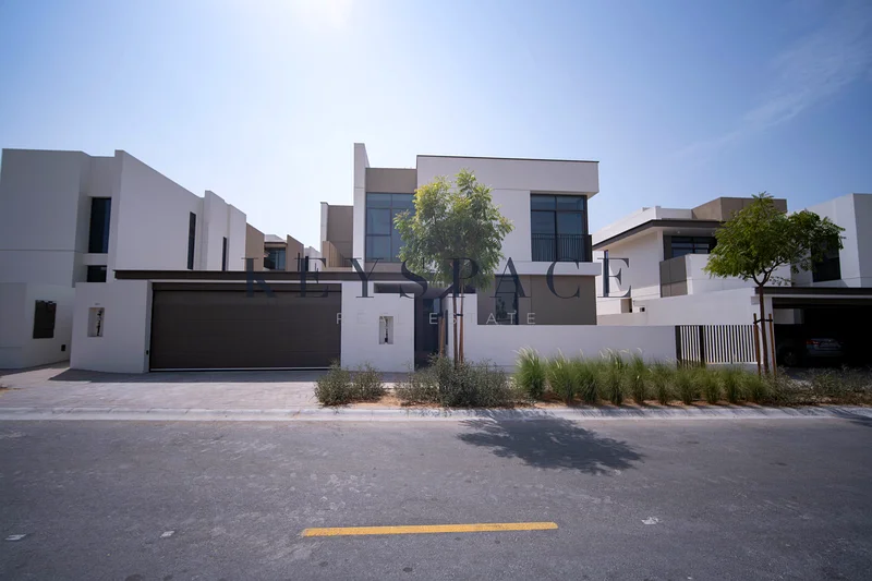 4BR VILLA + MAIDS ROOM l MARINA SKYLINE VIEWS l FAMILY-FRIENDLY COMMUNITY63762512681985110
