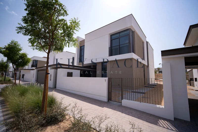 4BR VILLA + MAIDS ROOM l MARINA SKYLINE VIEWS l FAMILY-FRIENDLY COMMUNITY63762512681985112