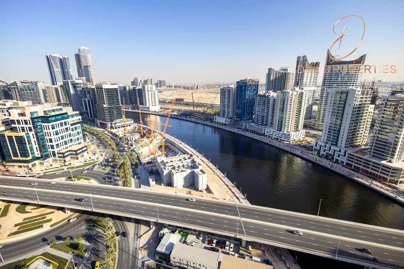 شقة بمنظر قناة مائية ومفروشة بالكامل في موقع متميز في الخليج التجاري63795041531137113