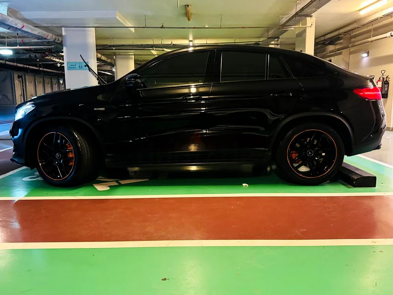 مرسيدس بنز GLE 43 AMG طراز أورانج آرت إديشن 2018 بحالة ممتازة – مخصصة ومليئة بالتجهيزات وجاهزة لك!63699043368194113