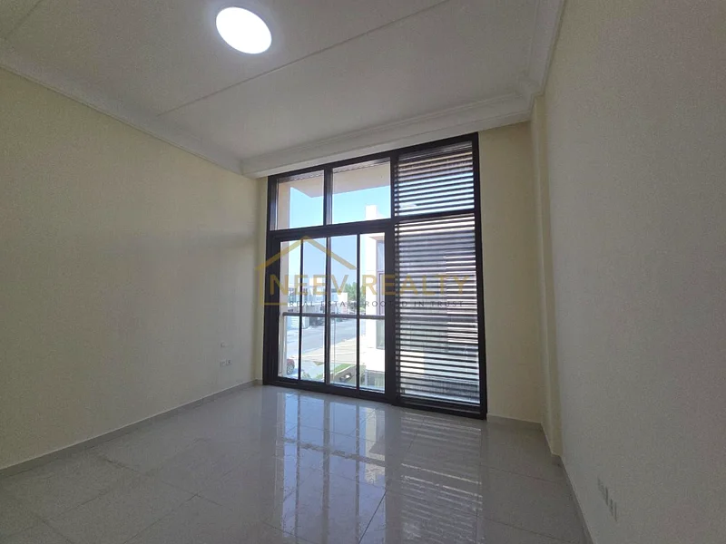 Vacant | Prime Location | 2 Parking | Spacious63738872148994114