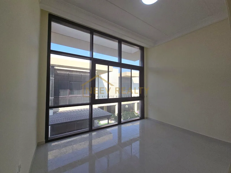 Vacant | Prime Location | 2 Parking | Spacious63738872148994112
