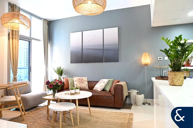 2 Beds | Furnished | Upgraded | Pool View64039043403522114