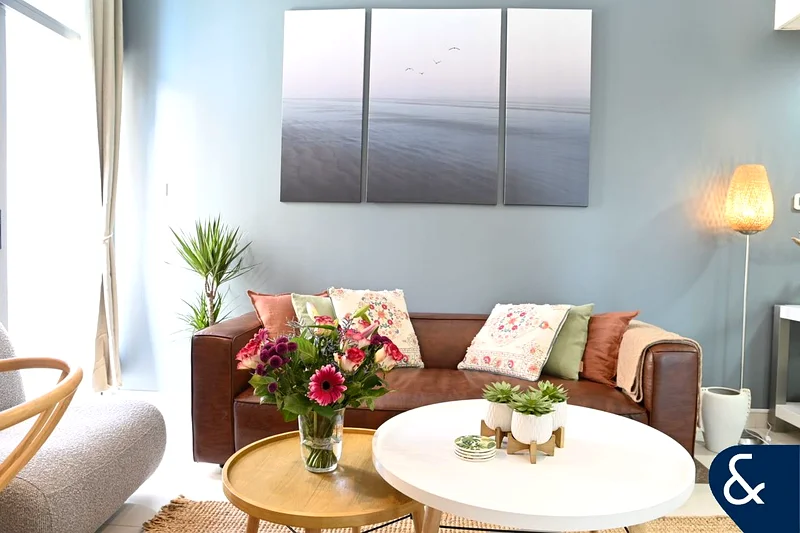 2 Beds | Furnished | Upgraded | Pool View64039043403522111