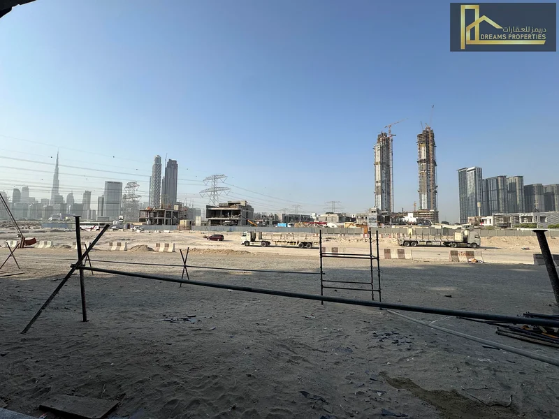محل للإيجار | إطلالة كاملة على البحيرة والبُرج الخليفه64065367637890114