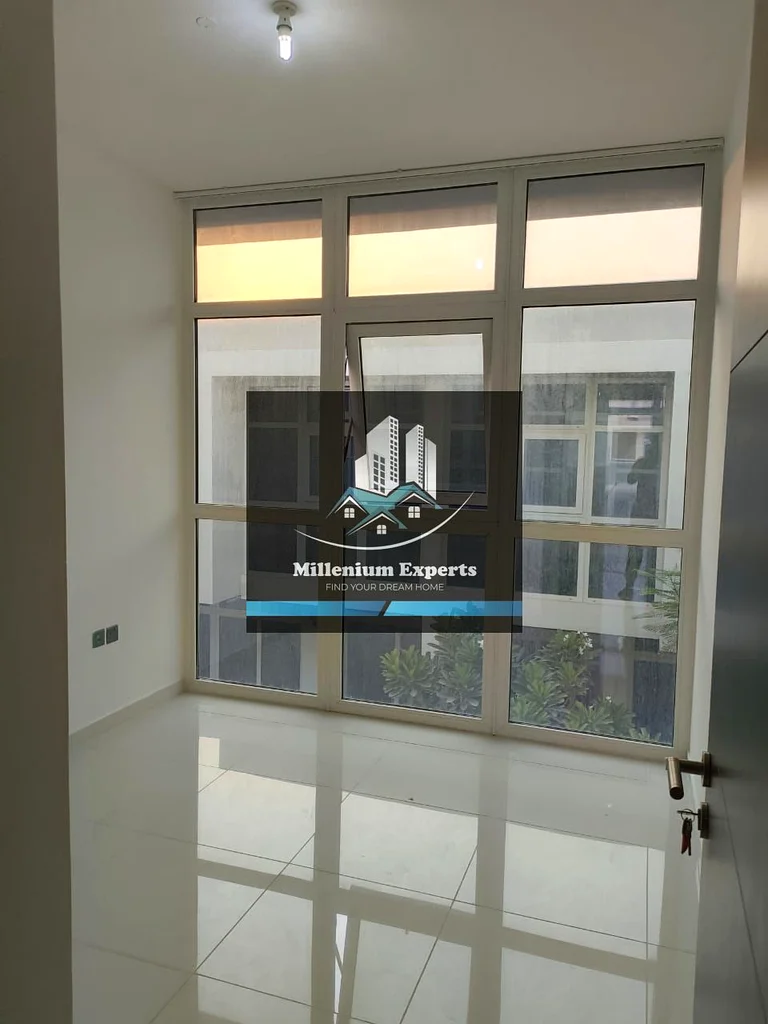 فيلا فاخرة واسعة مكونة من 3 غرف نوم للإيجار جاهزة للانتقال، وحدة زاوية63748000179458112