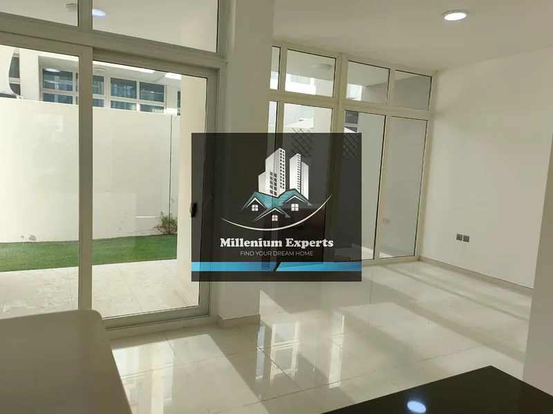 فيلا فاخرة واسعة مكونة من 3 غرف نوم للإيجار جاهزة للانتقال، وحدة زاوية63748000179458113