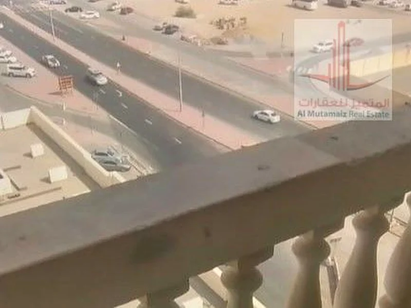 شقة بغرفة نوم واحدة مع صالة وحمامين في منطقة الحميدية مقابل المحكمة، موقع ممتاز جدًا63709679699458113