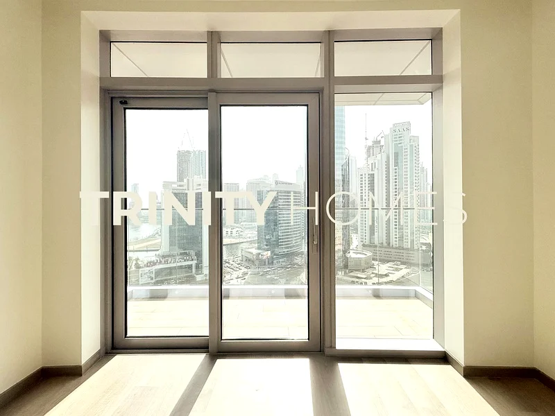 Multiple Cheques | Modern Lifestyle | Skyline view63771015660034110