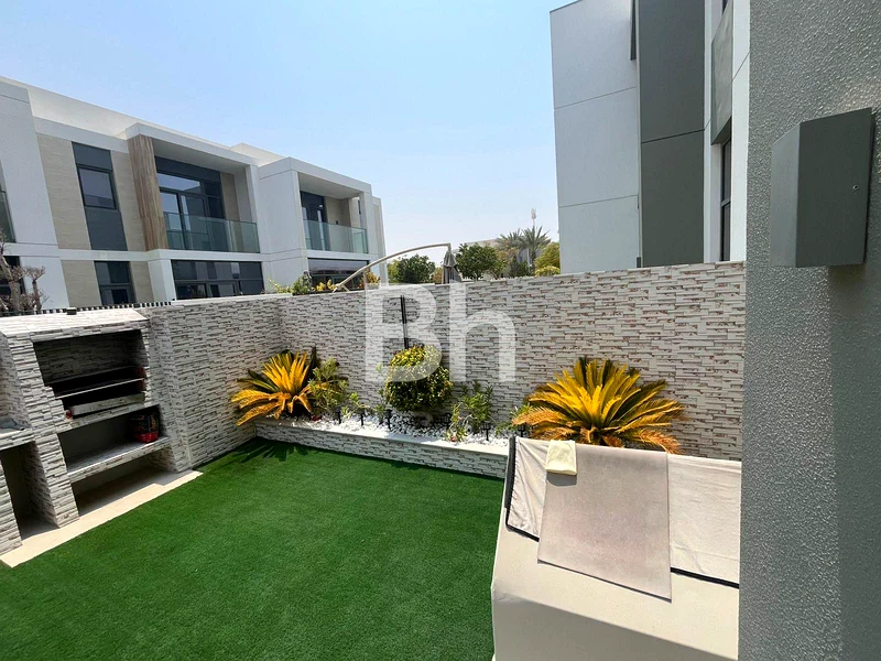 Upgraded | Great Location | Vacant on Transfer63930884179457112