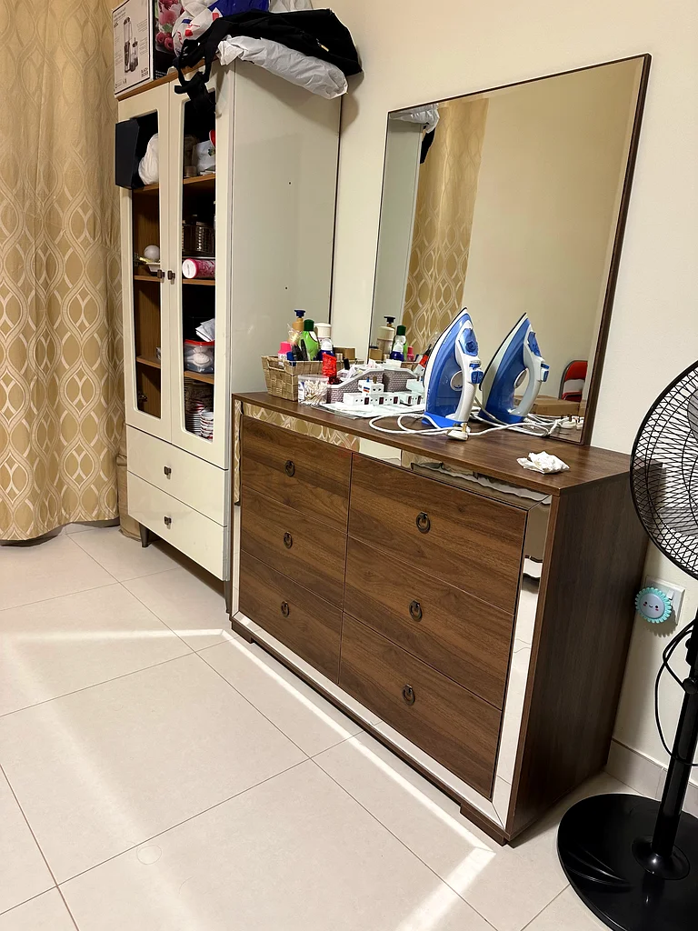 غرفة خاصة مفروشة بالكامل - جاهزة للانتقال - غرفة معيشة ومطبخ وشرفة مشتركة63797802622849112