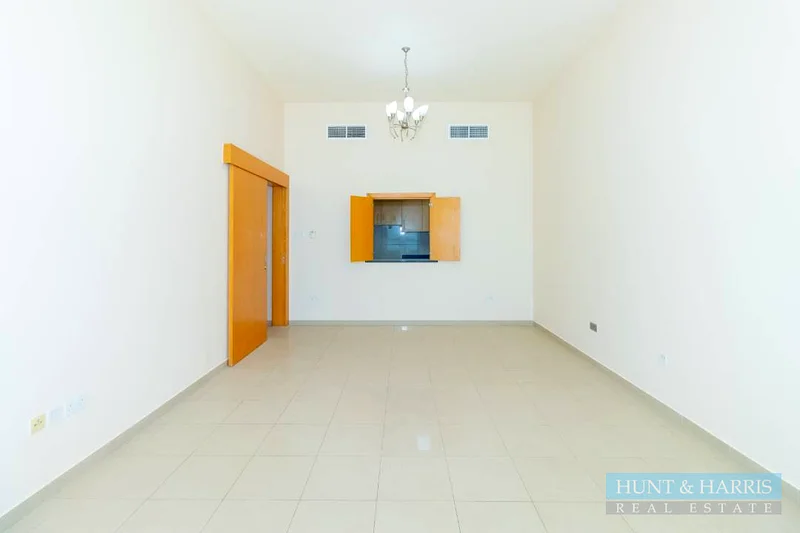 شقة مكونة من غرفتي نوم للإيجار - طابق عالي - أبراج جلفار - رأس الخيمة63813320267651114