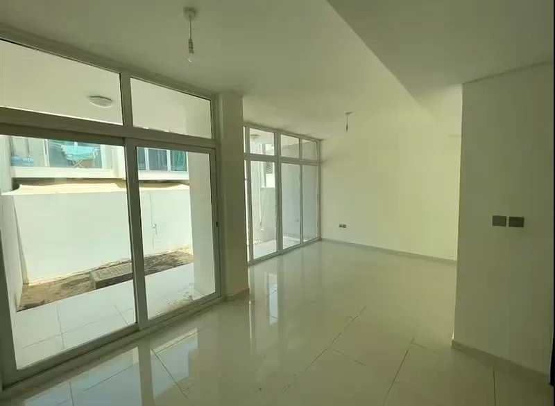 READY TO MOVE IN| BACK-TO-BACK| 3BED TOWNHOUSE63747902190337113