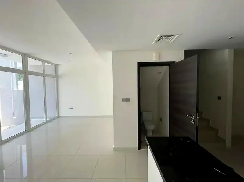 READY TO MOVE IN| BACK-TO-BACK| 3BED TOWNHOUSE63747902190337111