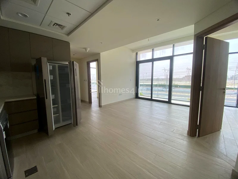 3 Bedrooms | Spacious and Bright | Prime Location63976595400961114