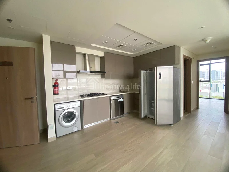 3 Bedrooms | Spacious and Bright | Prime Location63976595400961111
