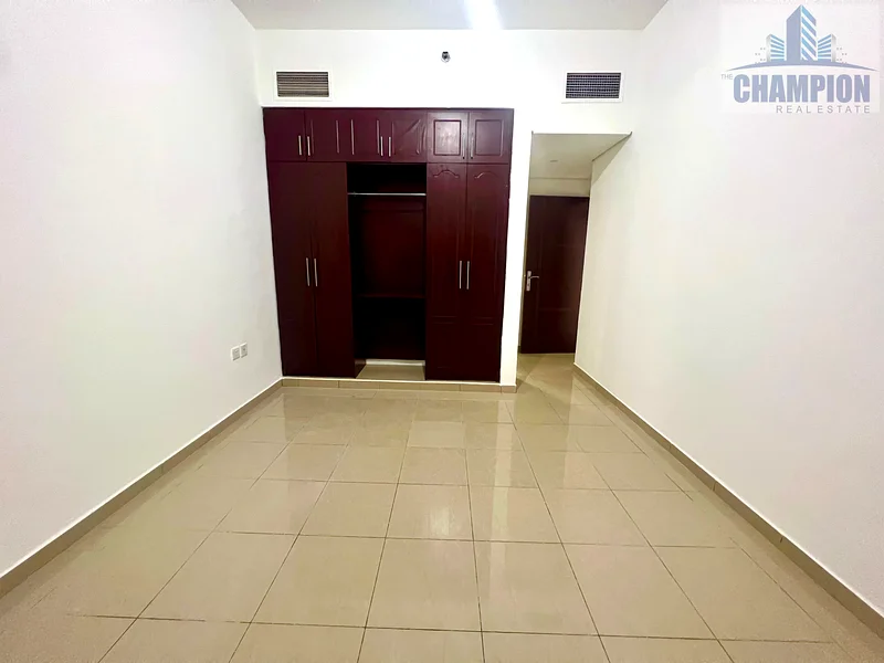 شقة واسعة قريبة من حديقة بوند || أحجام كبيرة || شرفتان63756975422465110